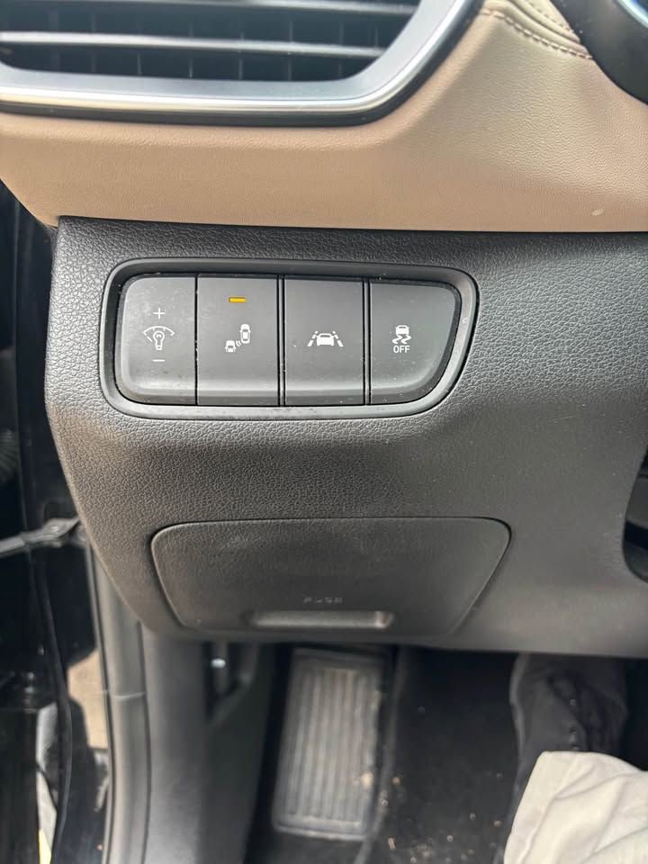 Used 2019 Hyundai Santa Fe SEL image 17