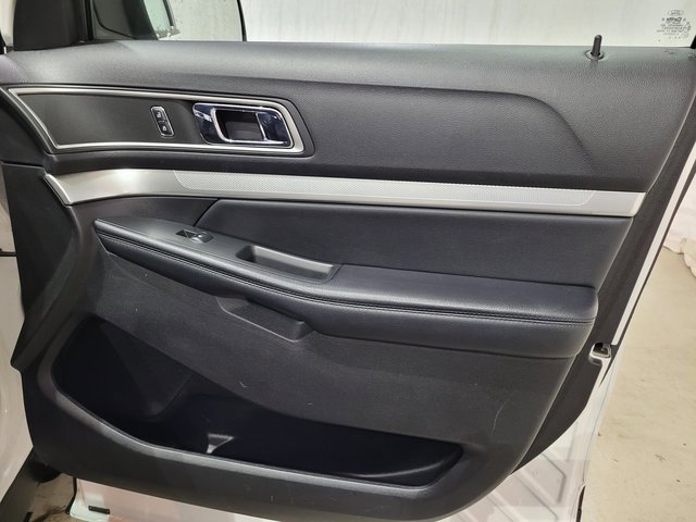 Used 2017 Ford Explorer XLT w/ Equipment Group 202A image 60