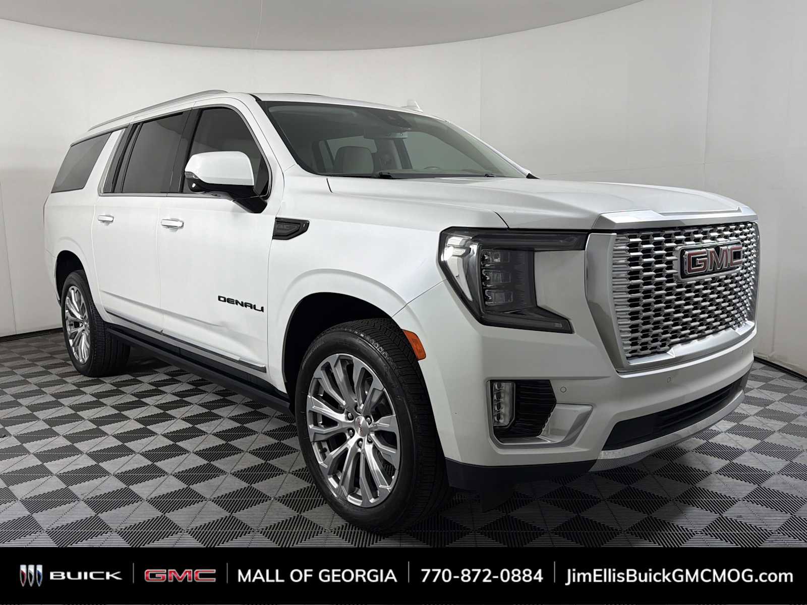 Used 2023 GMC Yukon XL Denali AWD/4WD image 1