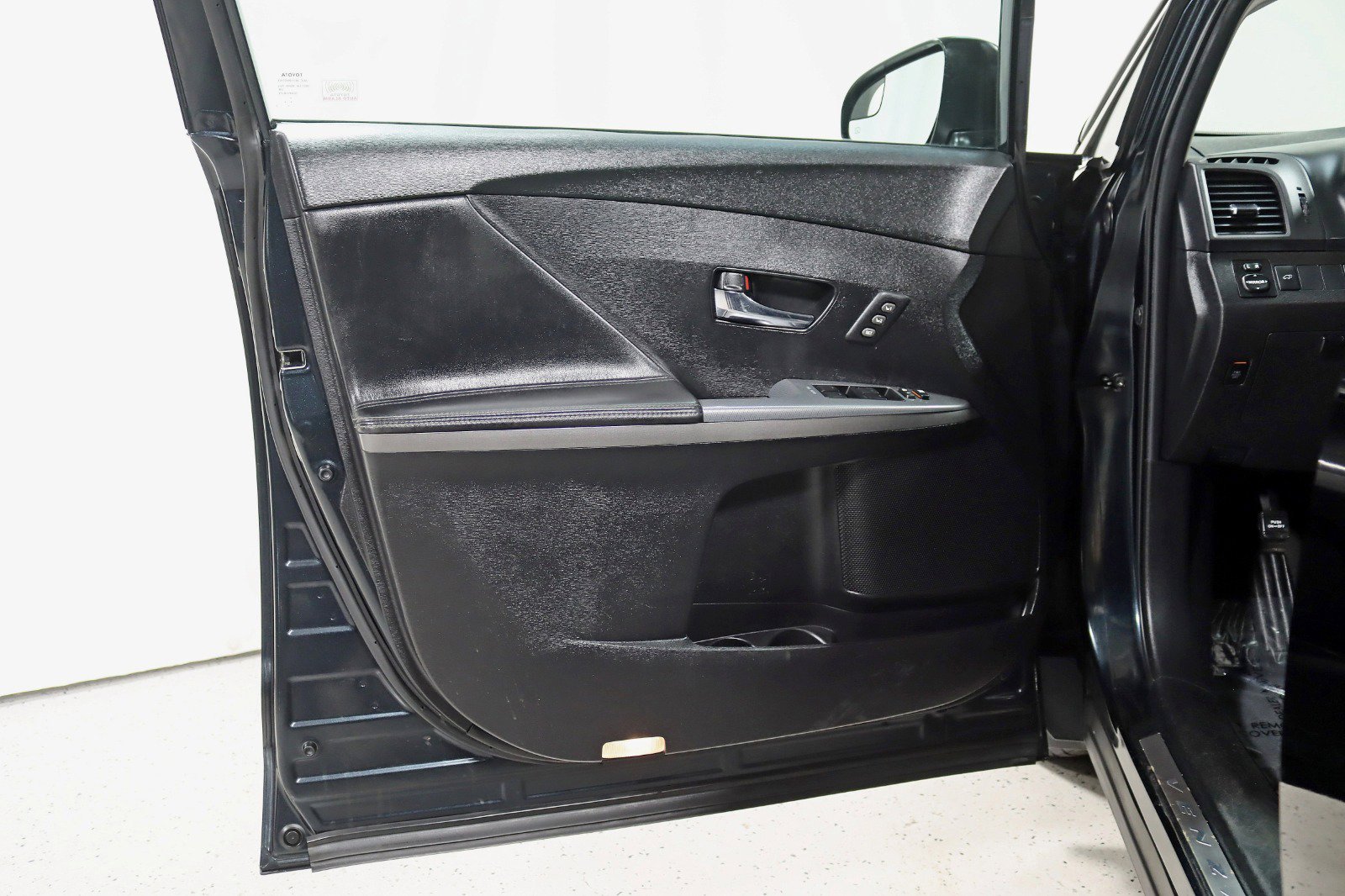 Used 2013 Toyota Venza XLE image 28