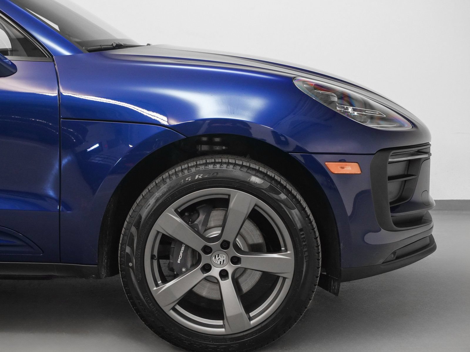 Certified 2025 Porsche Macan AWD/4WD image 11