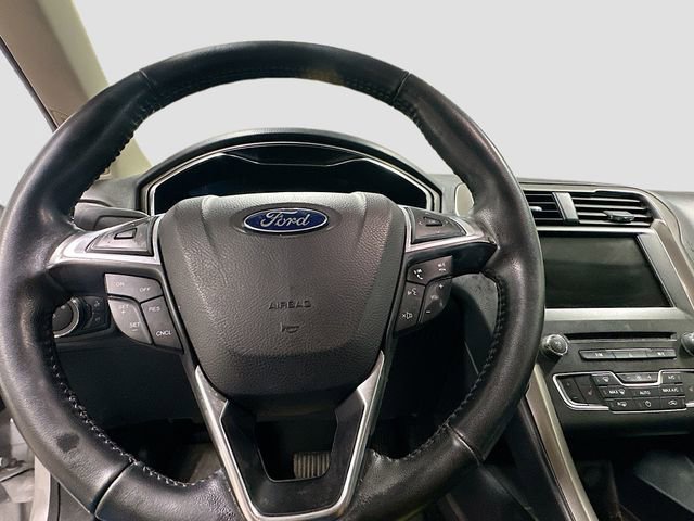 Used 2017 Ford Fusion SE w/ Fusion SE Technology Package FWD image 11