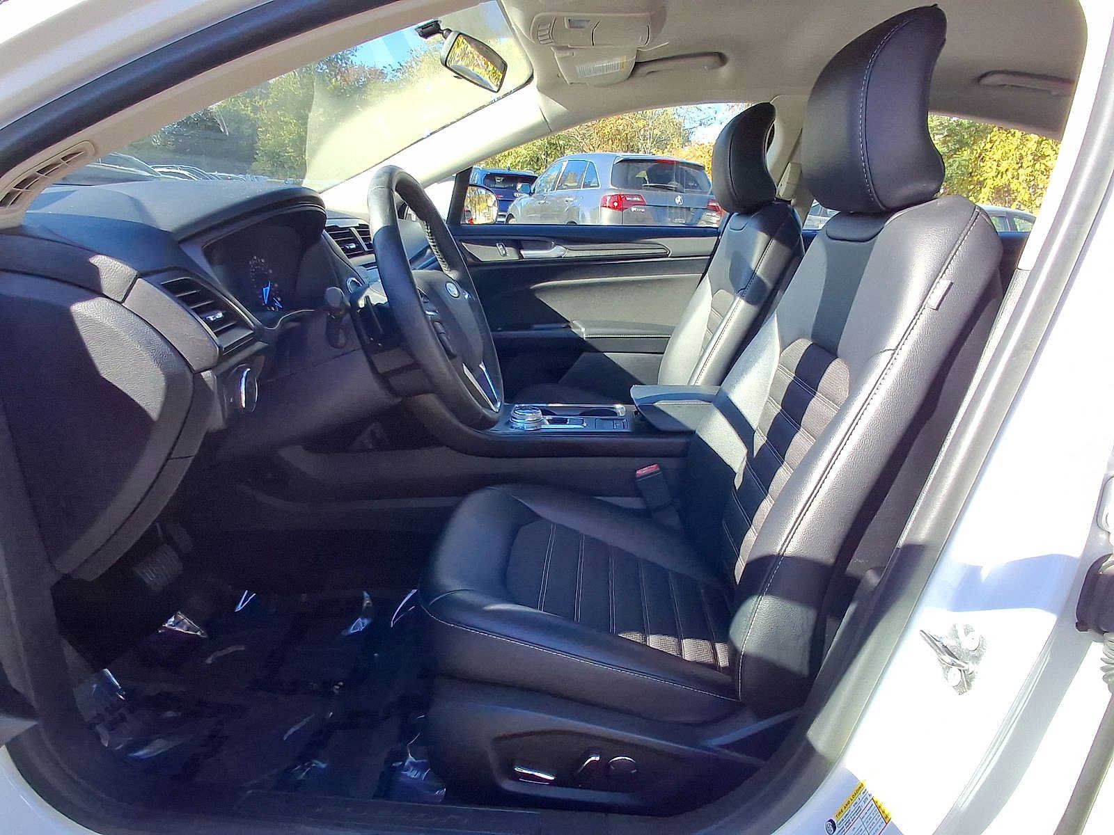 Used 2018 Ford Fusion SE w/ Equipment Group 201A FWD image 17