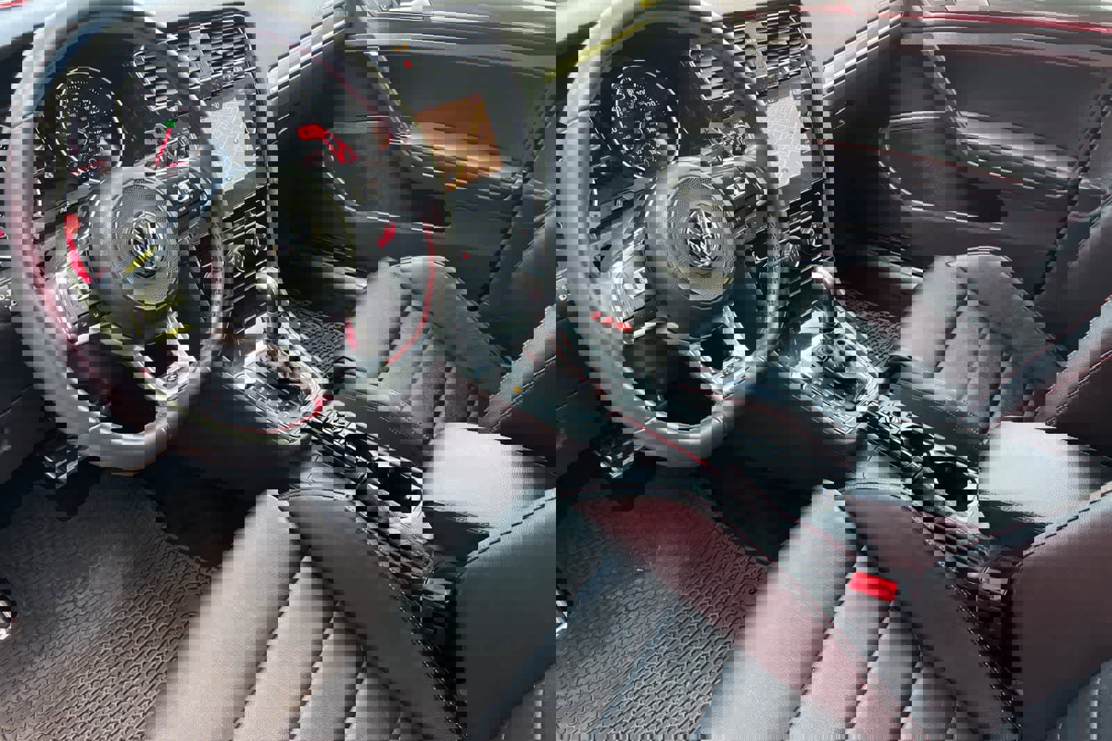 Used 2021 Volkswagen GTI SE image 12