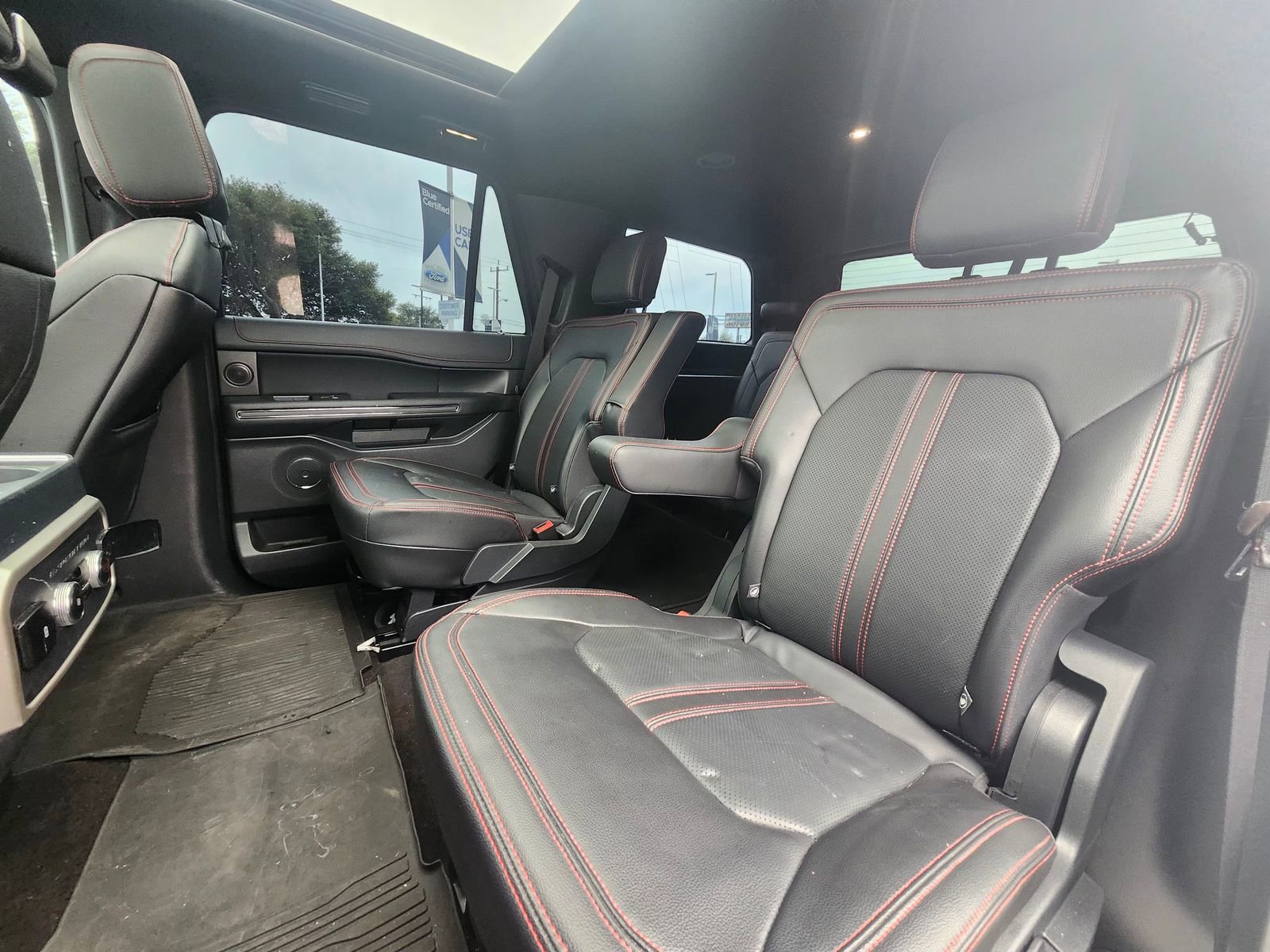 Used 2023 Ford Expedition Limited image 10