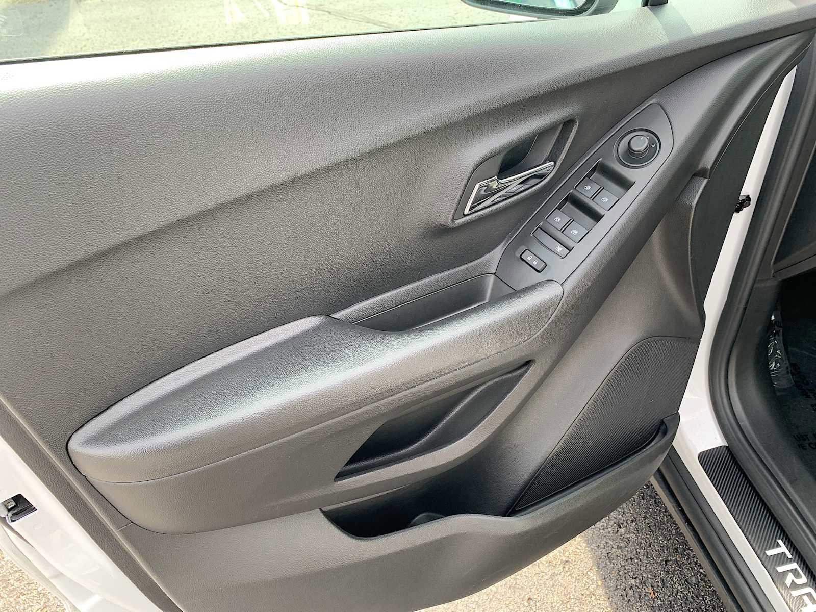 Certified 2018 Chevrolet Trax LS image 19