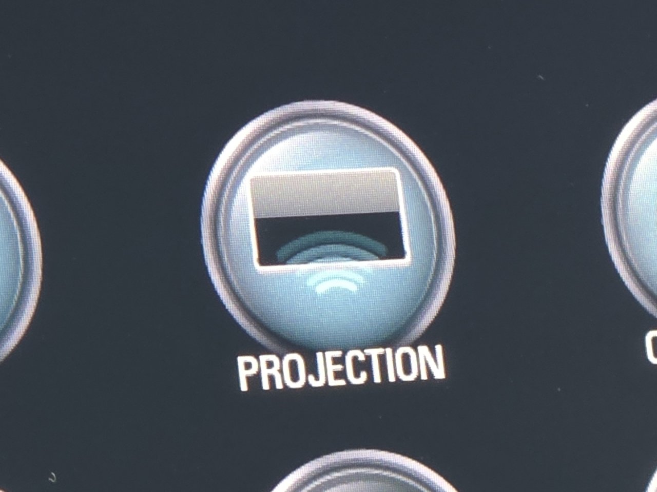 Used 2021 Buick Encore Preferred image 4