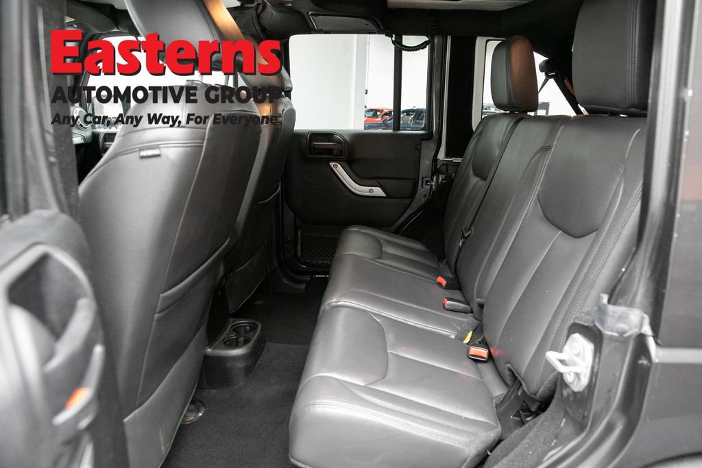 Used 2017 Jeep Wrangler Unlimited Sahara w/ Dual Top Group AWD/4WD image 21