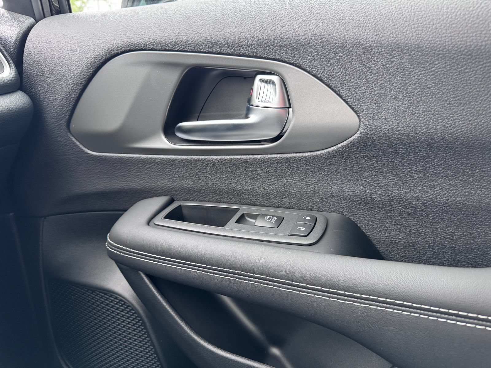 New 2025 Chrysler Pacifica Select FWD image 24