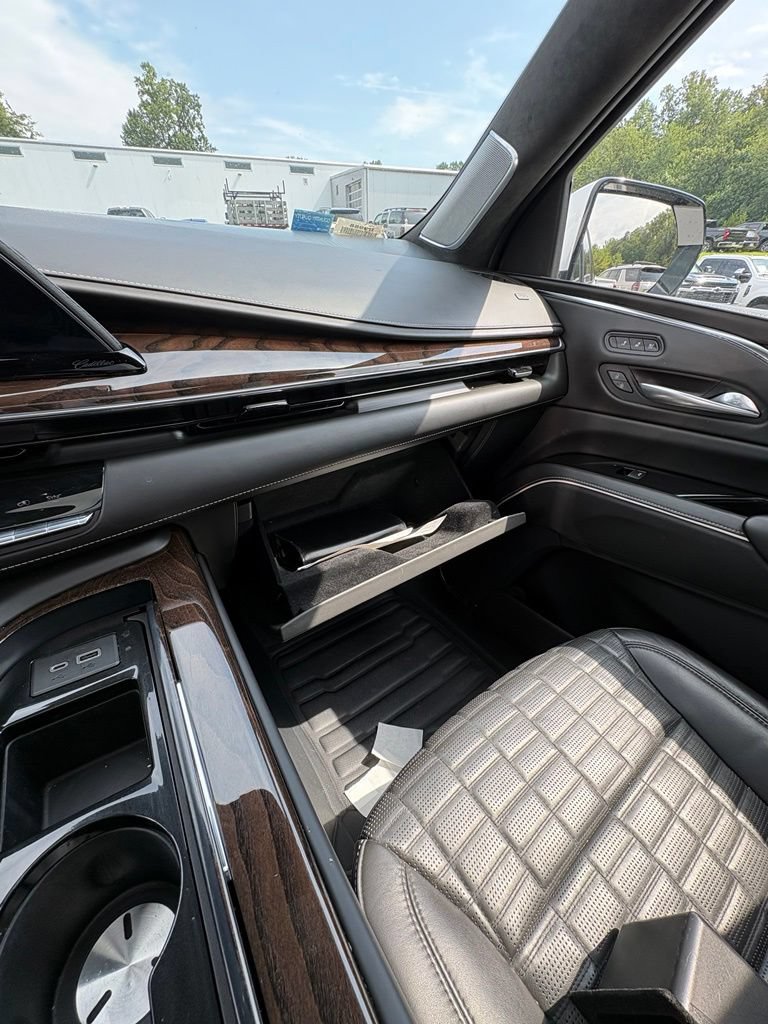 Used 2023 Cadillac Escalade ESV Sport Platinum AWD/4WD image 19