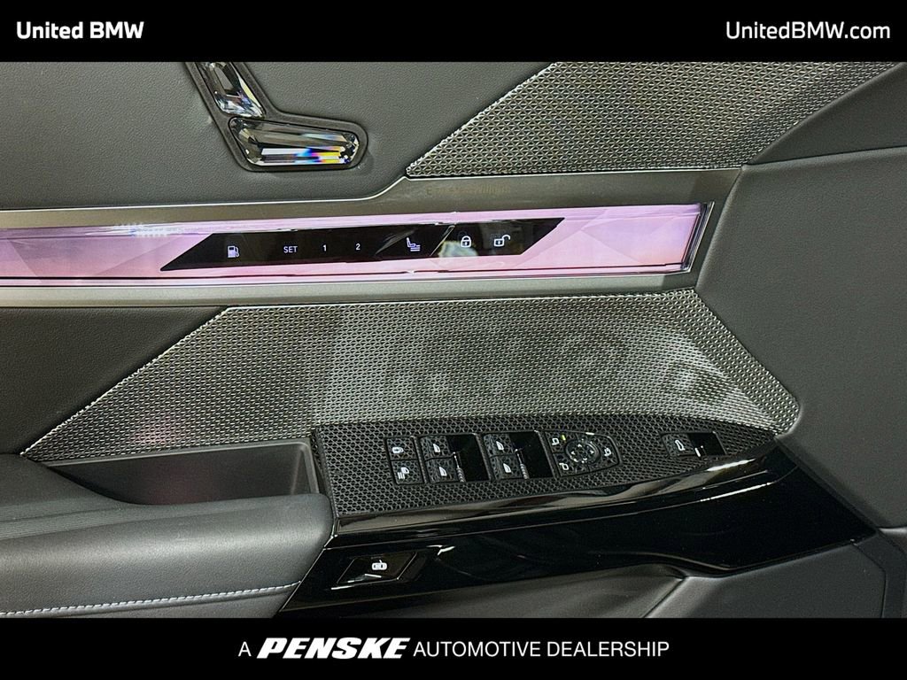 Certified 2024 BMW 750e xDrive w/ Premium Package 2 AWD/4WD image 3