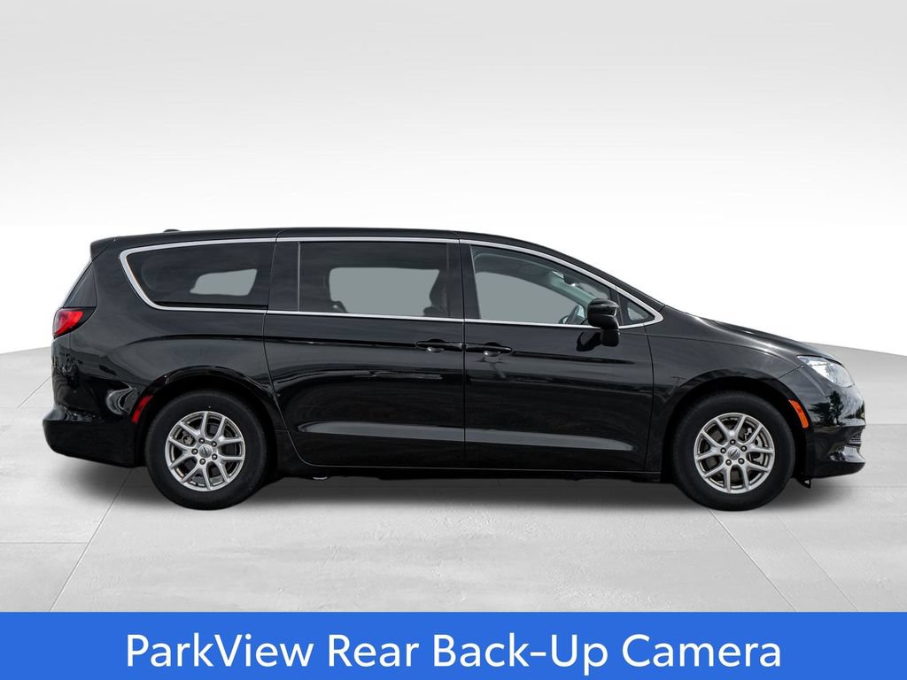 Used 2023 Chrysler Voyager LX FWD image 8