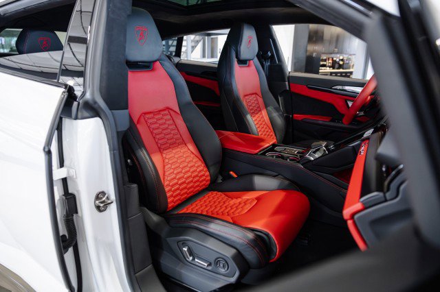 Used 2022 Lamborghini Urus AWD/4WD image 49