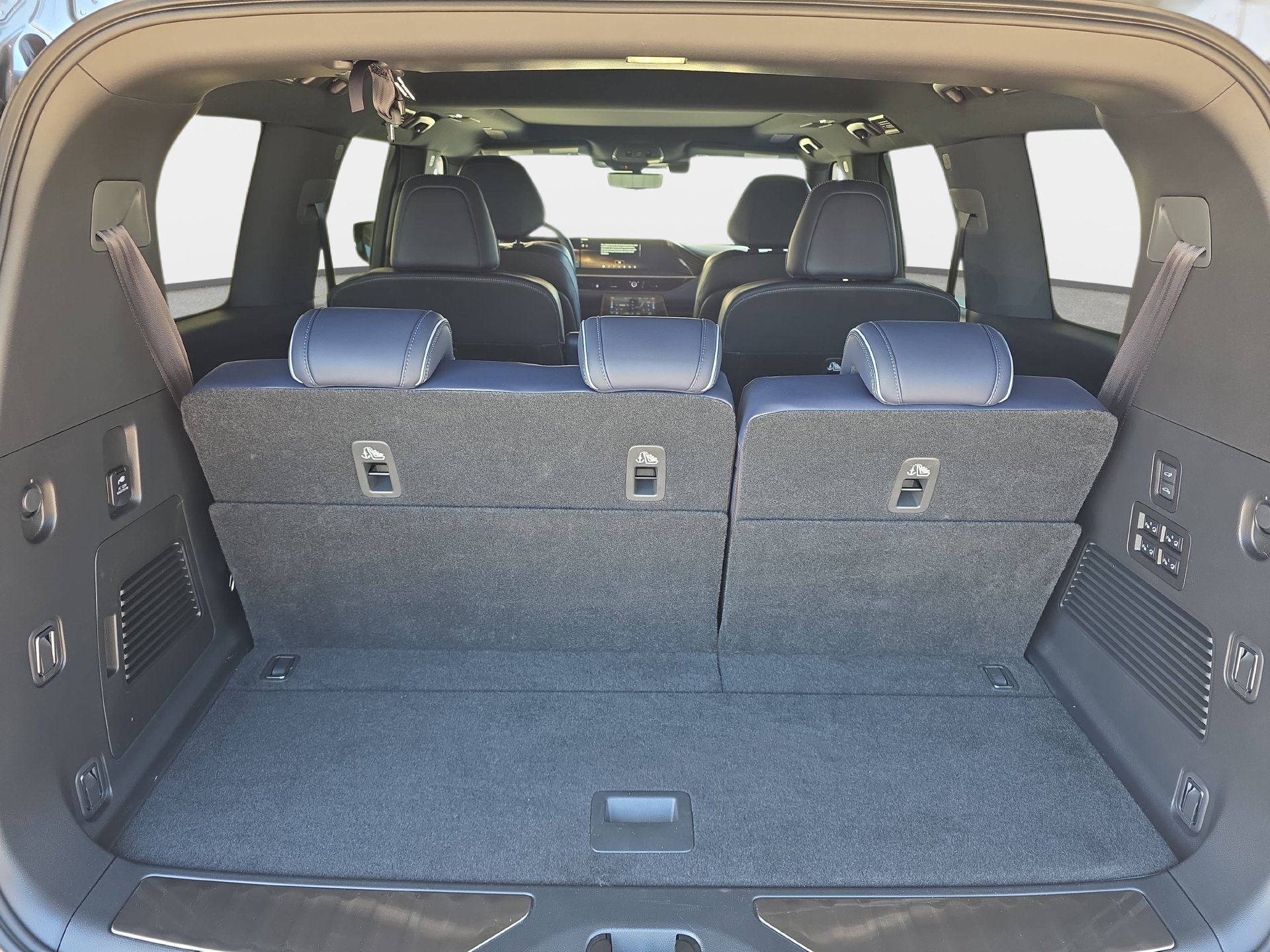 Certified 2026 INFINITI QX80 4WD image 12