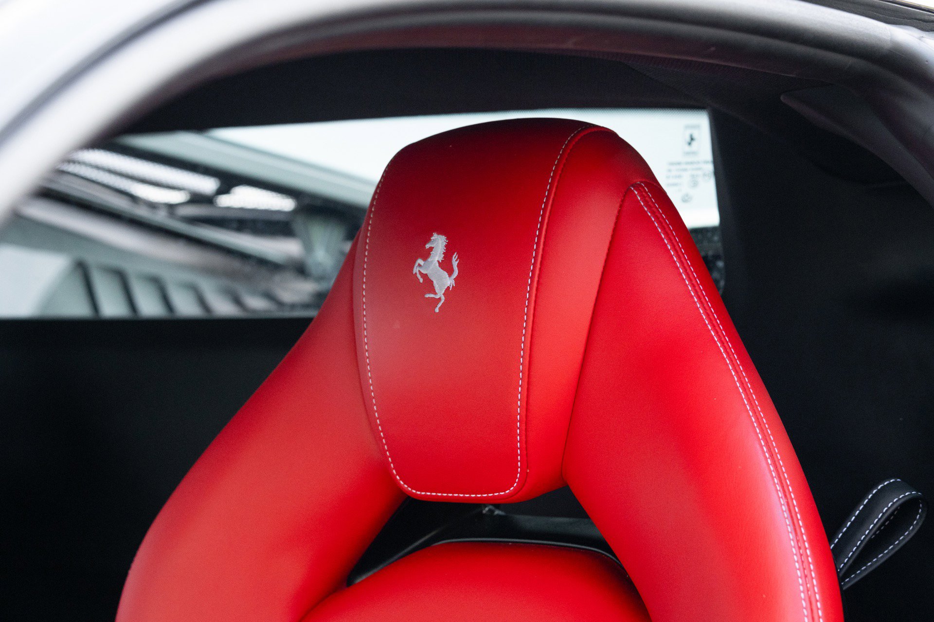 Used 2017 Ferrari 488 GTB RWD image 6