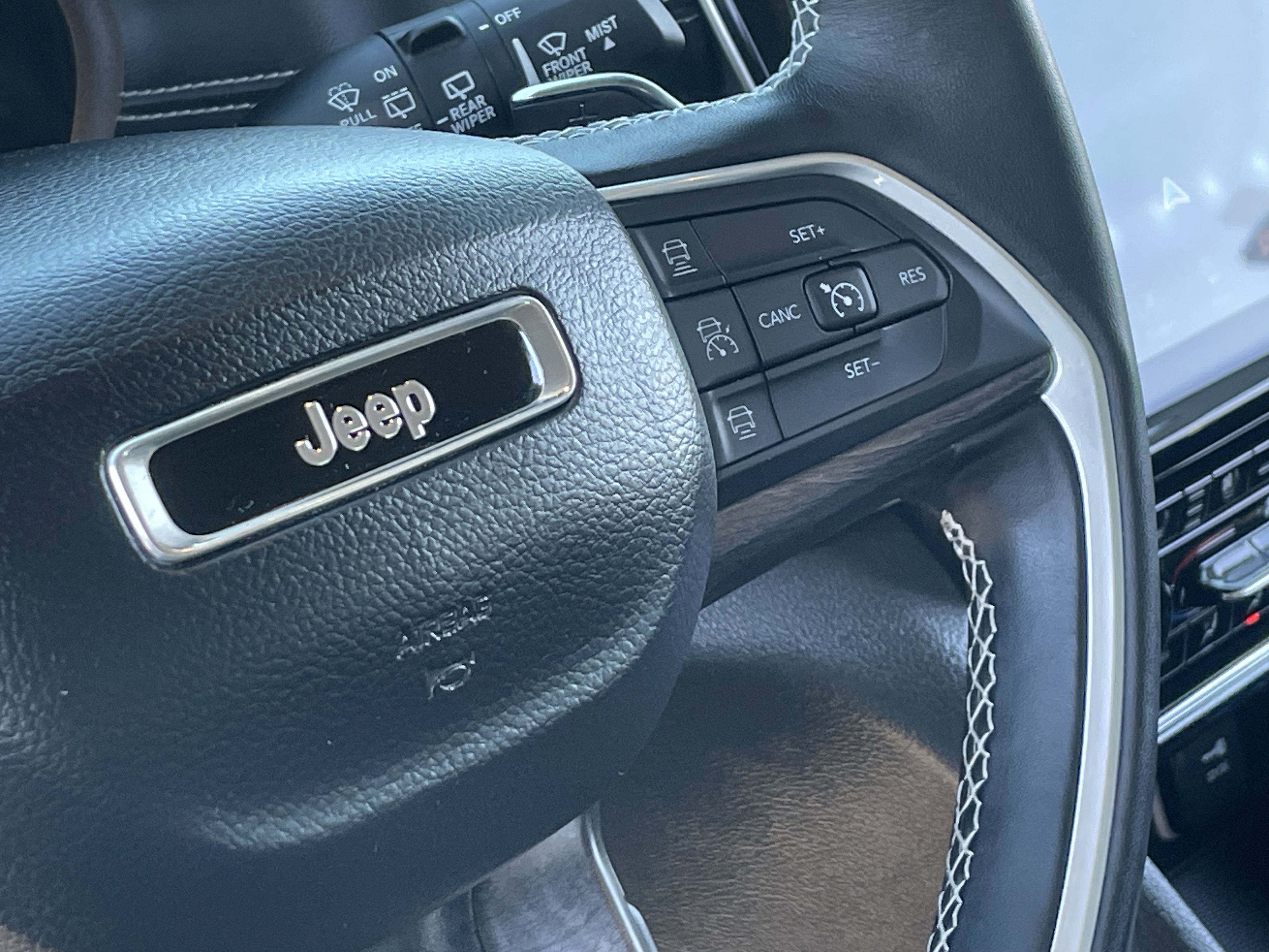 Certified 2022 Jeep Grand Cherokee L Limited w/ Luxury Tech Group II image 25