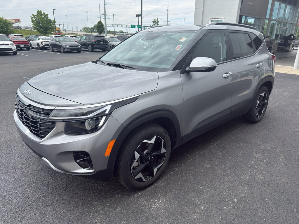 Used 2025 Kia Seltos S AWD/4WD image 3