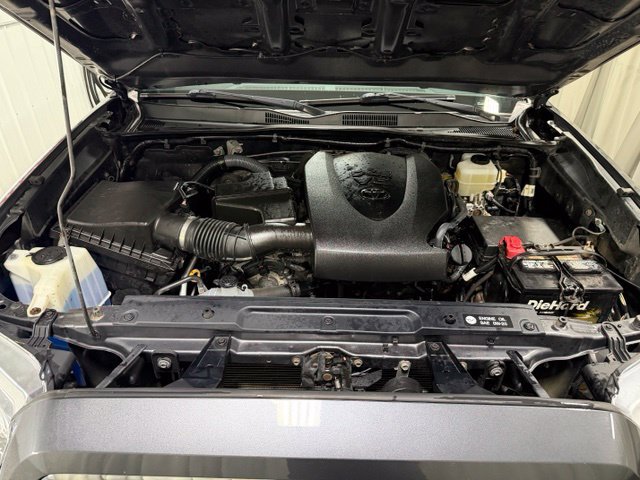 Used 2017 Toyota Tacoma TRD Off-Road w/ Tow Package AWD/4WD image 22