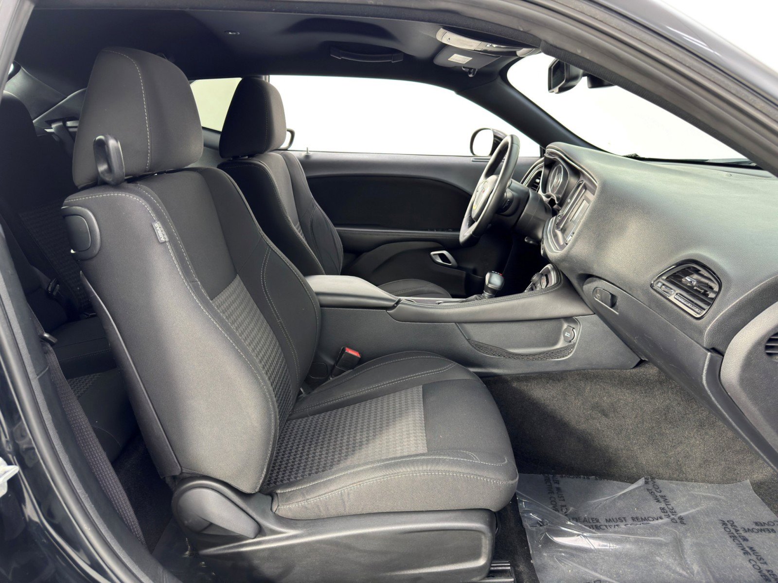 Used 2015 Dodge Challenger SXT image 13