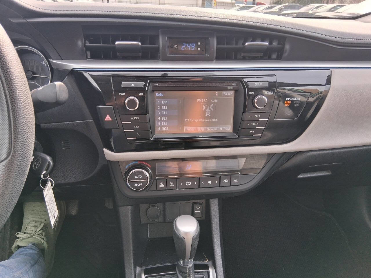 Used 2015 Toyota Corolla LE w/ Body Protection Package #1 FWD image 32