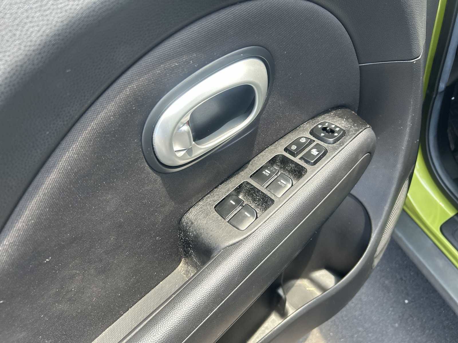 Used 2016 Kia Soul + FWD image 15