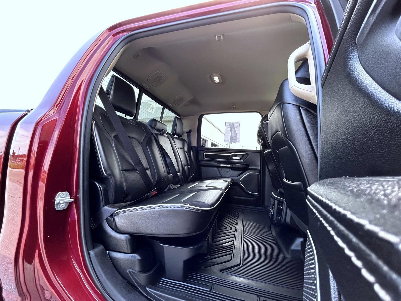 Used 2020 RAM 1500 Laramie AWD/4WD image 19
