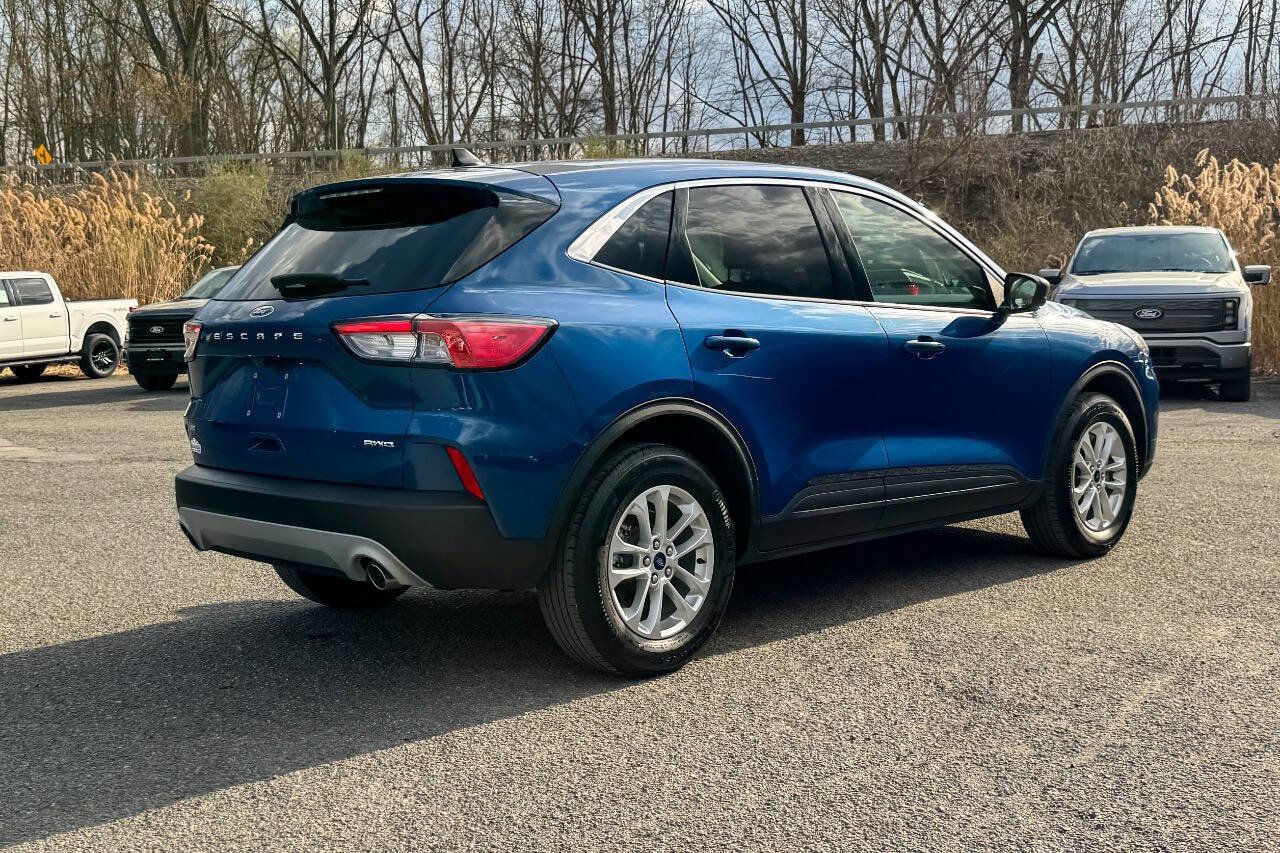 Used 2022 Ford Escape SE w/ Convenience Package AWD/4WD image 3
