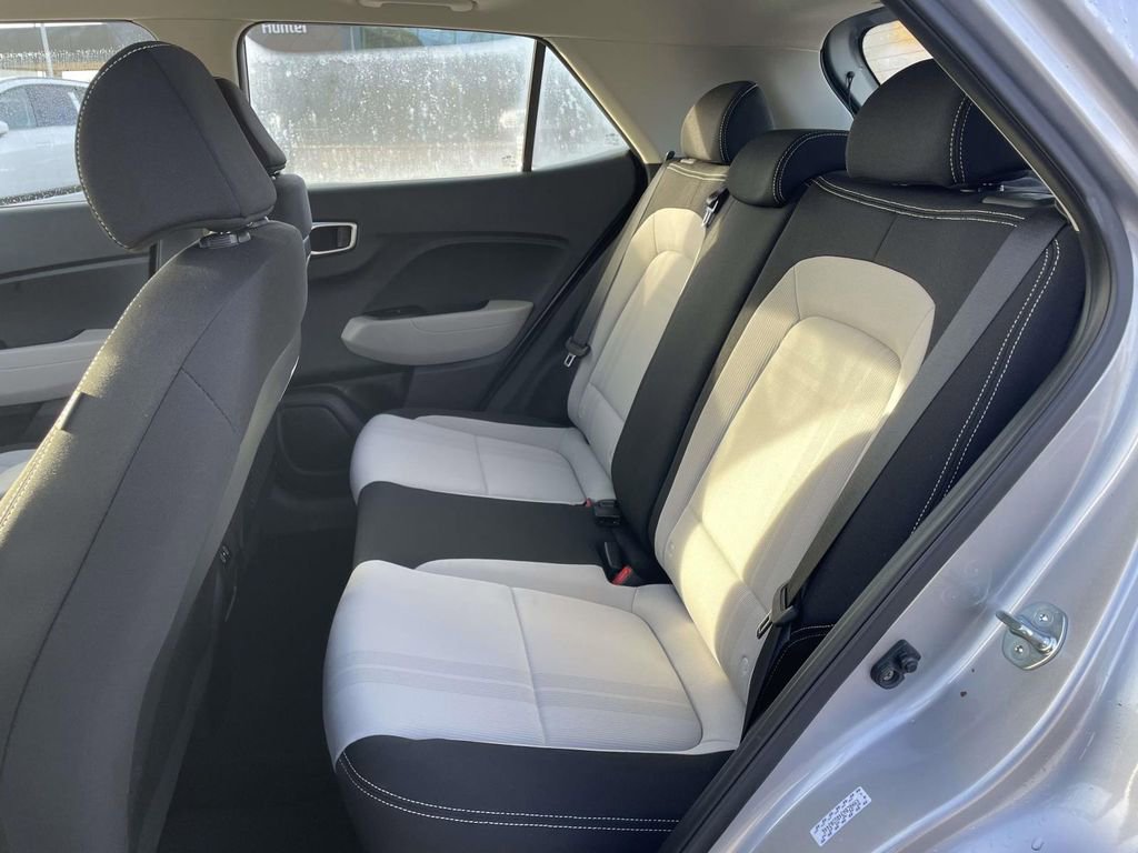 Certified 2024 Hyundai Venue SEL image 3