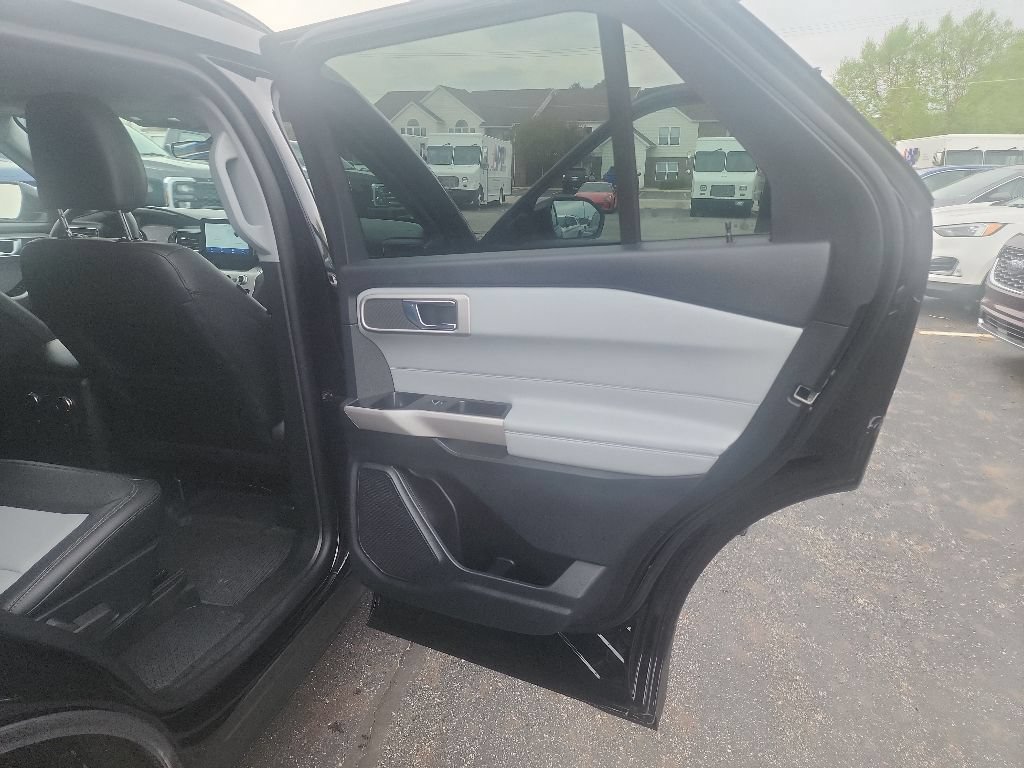Certified 2024 Ford Explorer XLT w/ Equipment Group 202A AWD/4WD image 13