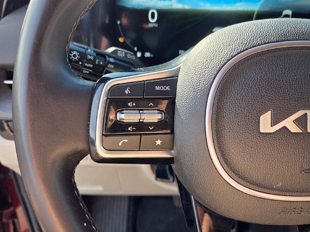 Certified 2024 Kia Carnival SX FWD image 26