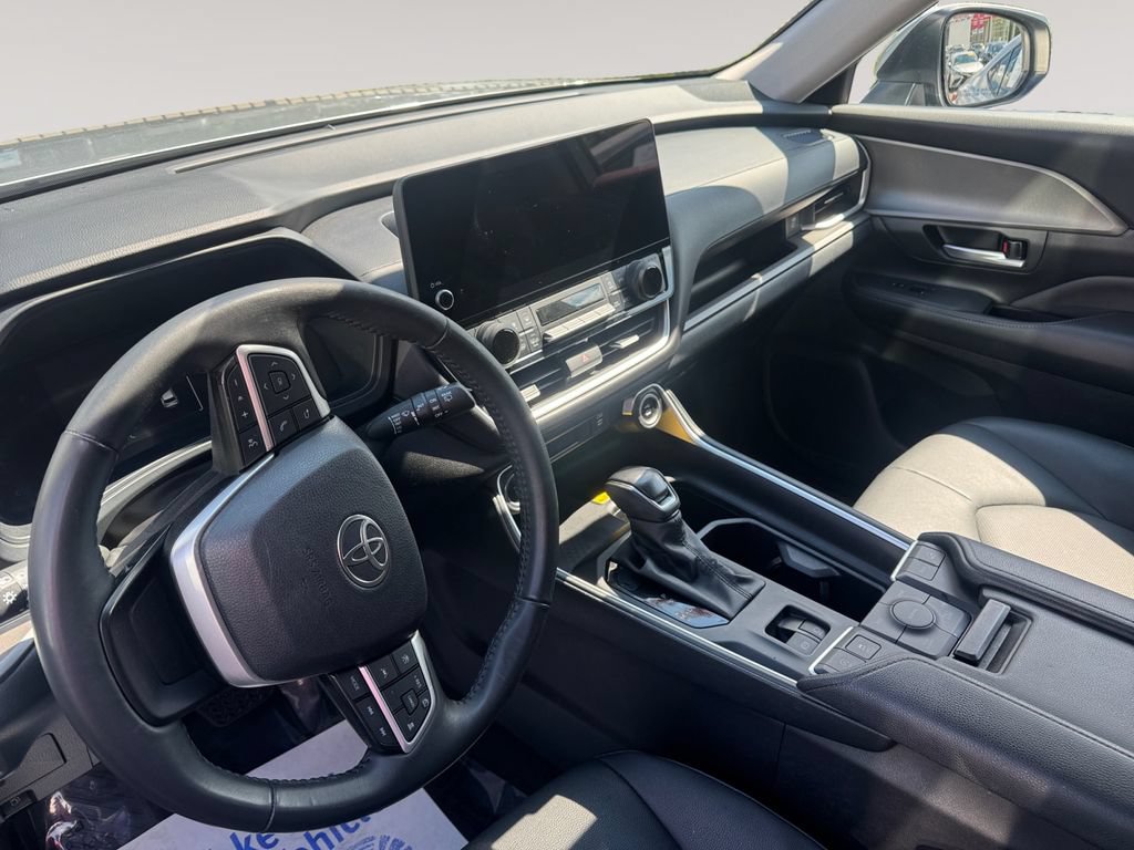 Used 2025 Toyota Grand Highlander AWD image 10