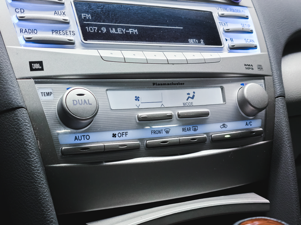 Used 2011 Toyota Camry XLE w/ XLE Extra-Value Pkg #2 FWD image 29