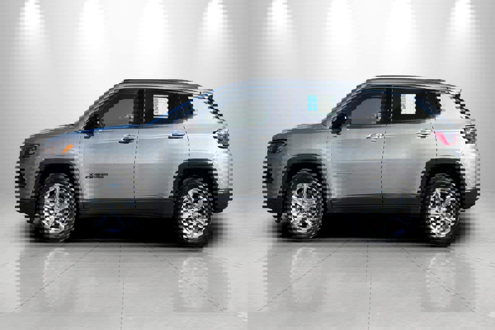 Used 2024 Jeep Compass Latitude image 5