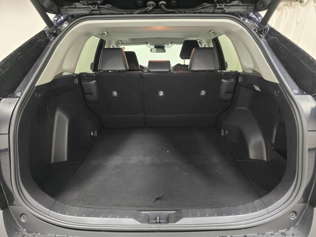 Used 2021 Toyota RAV4 XLE Premium image 18