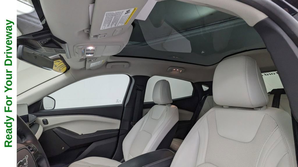 Certified 2025 Ford Mustang Mach-E Premium image 3