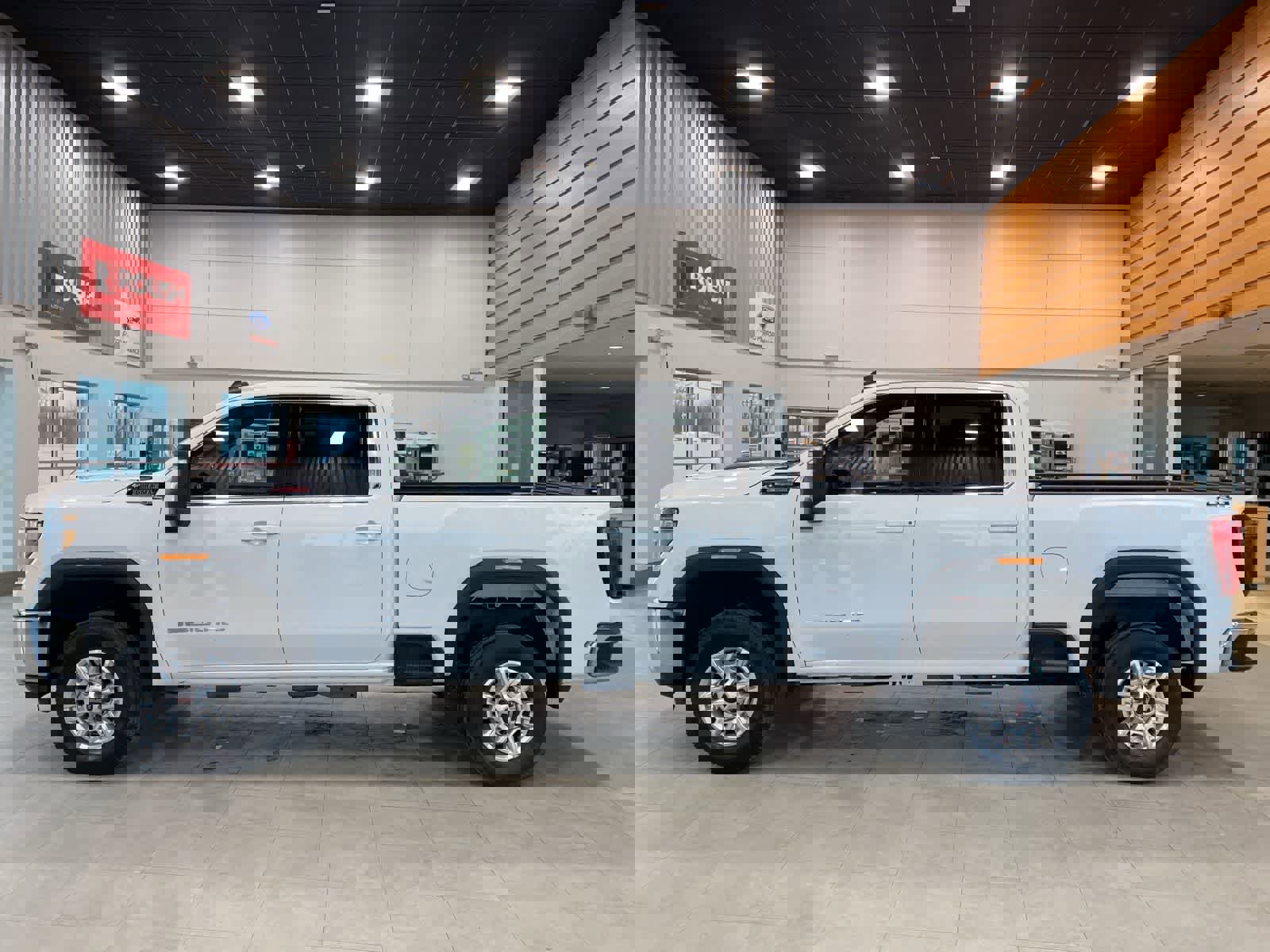 Used 2021 GMC Sierra 2500 SLE image 2