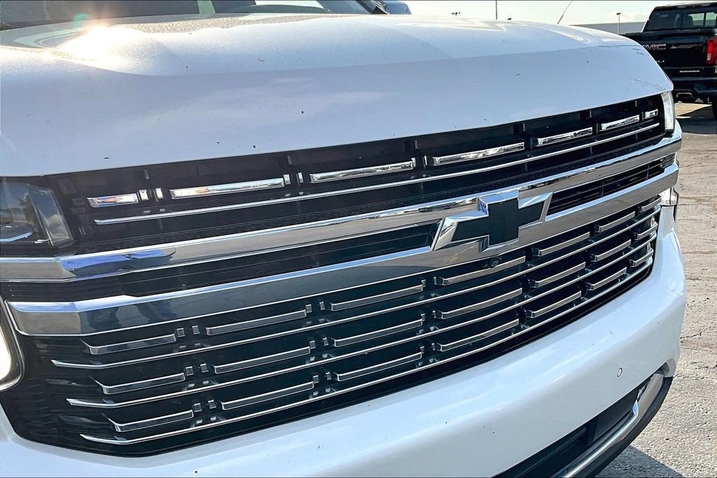 Used 2023 Chevrolet Suburban Premier w/ Advanced Technology Package AWD/4WD image 34
