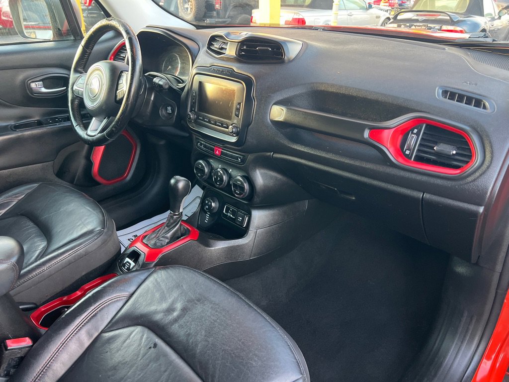 Used 2017 Jeep Renegade Trailhawk w/ Premium Trailhawk Package image 34