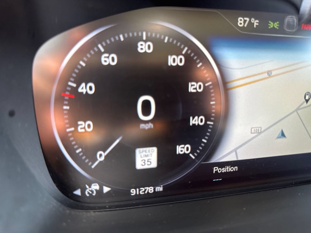 Used 2016 Volvo XC90 T6 Momentum w/ Momentum Plus Package AWD/4WD image 26