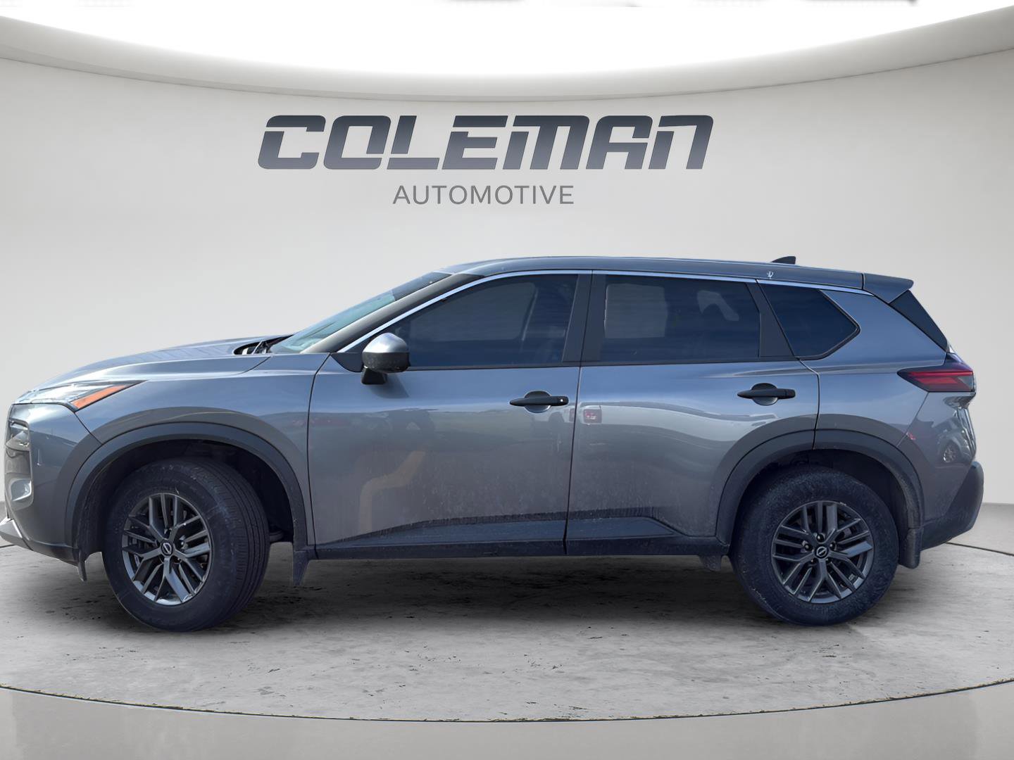 Used 2023 Nissan Rogue S image 2