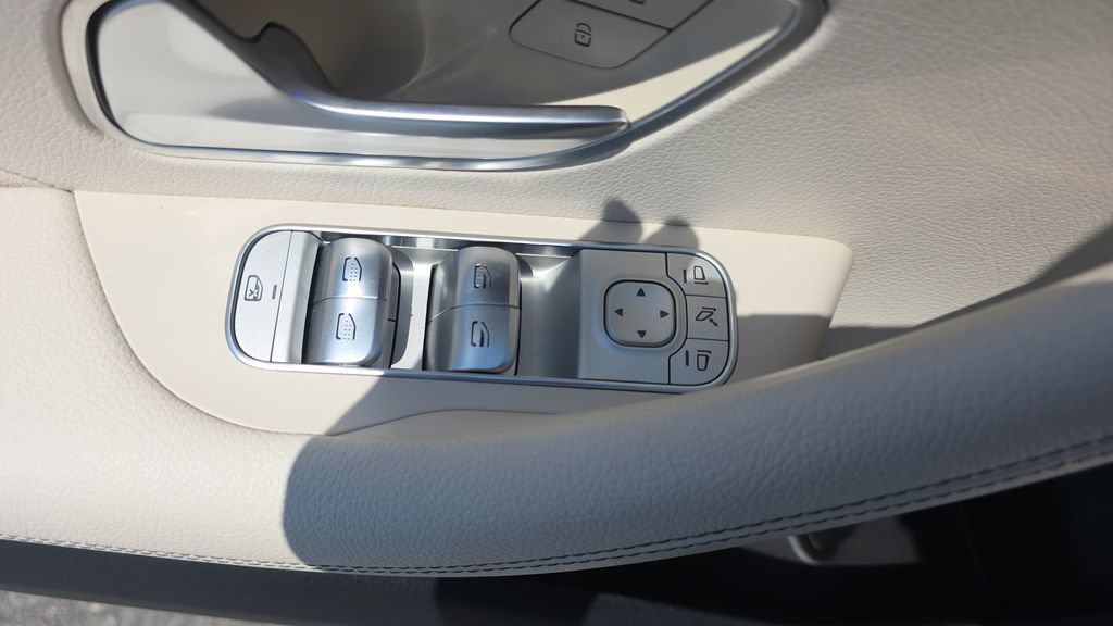 Used 2021 Mercedes-Benz GLS 580 4MATIC image 12