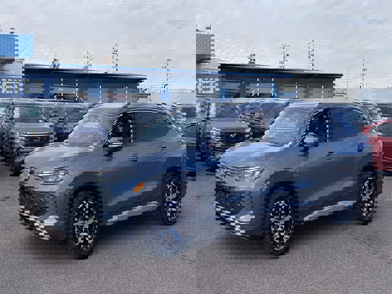 New 2025 Volkswagen Tiguan SE image 3