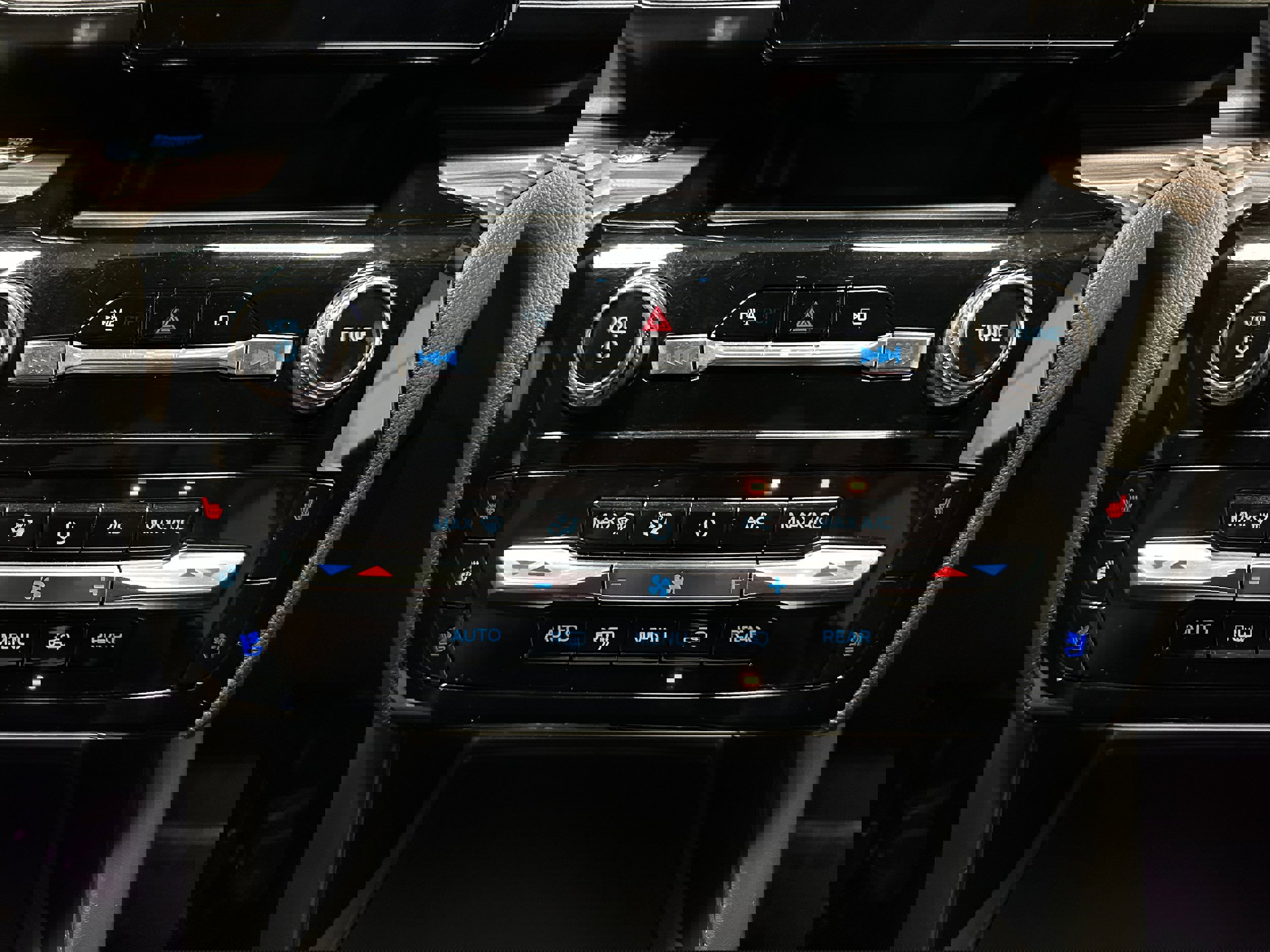 Certified 2023 Ford Explorer Limited w/ Equipment Group 301A image 21