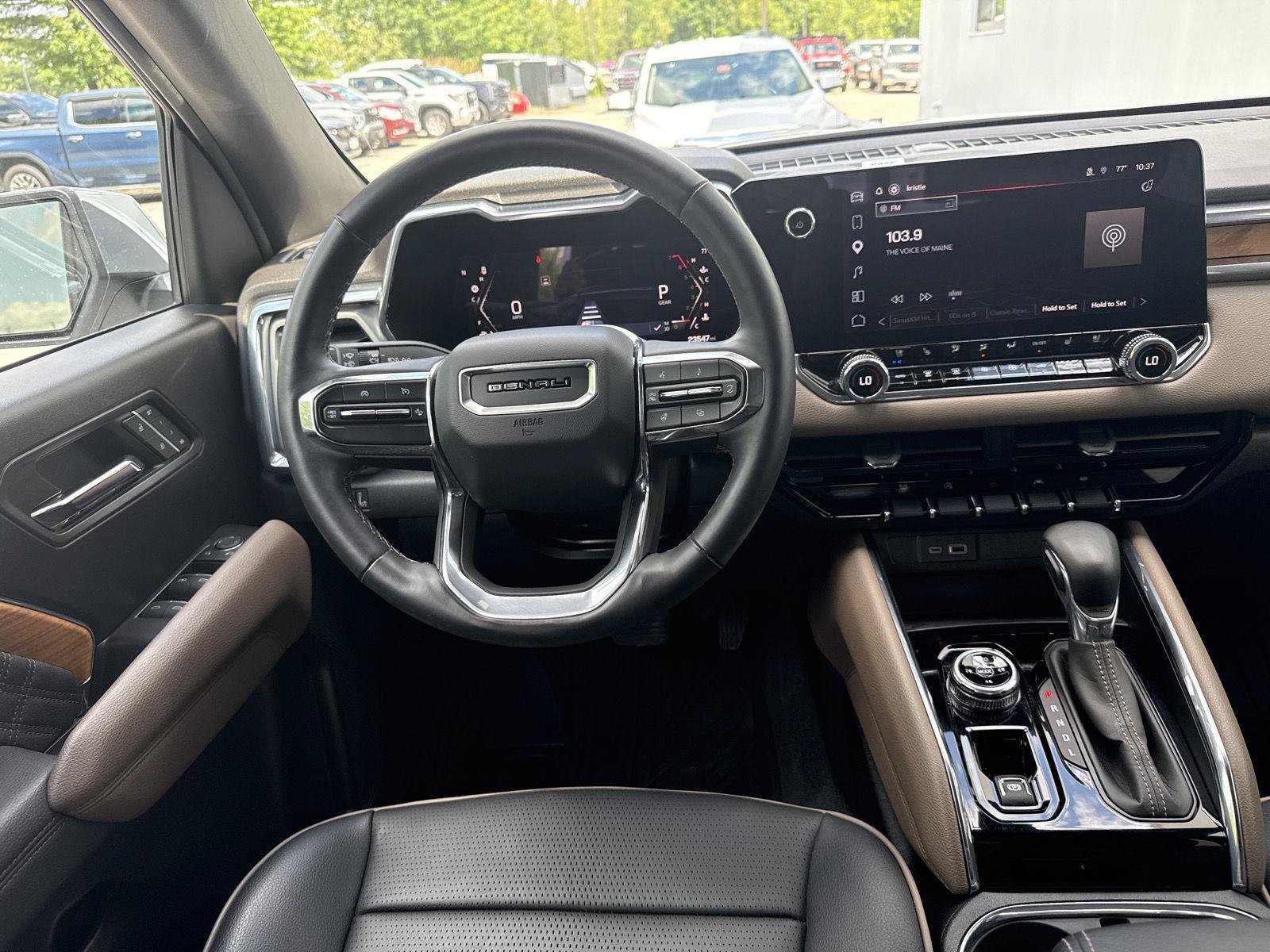 Used 2024 GMC Canyon Denali AWD/4WD image 16