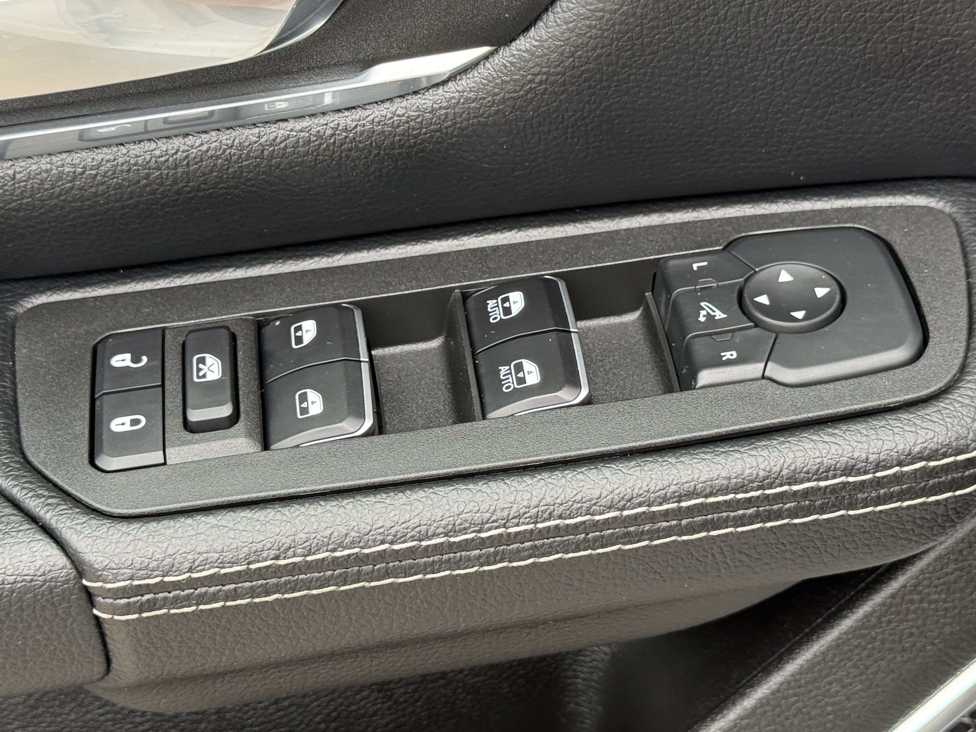 Used 2025 RAM 1500 Laramie w/ Sport Appearance Package AWD/4WD image 26