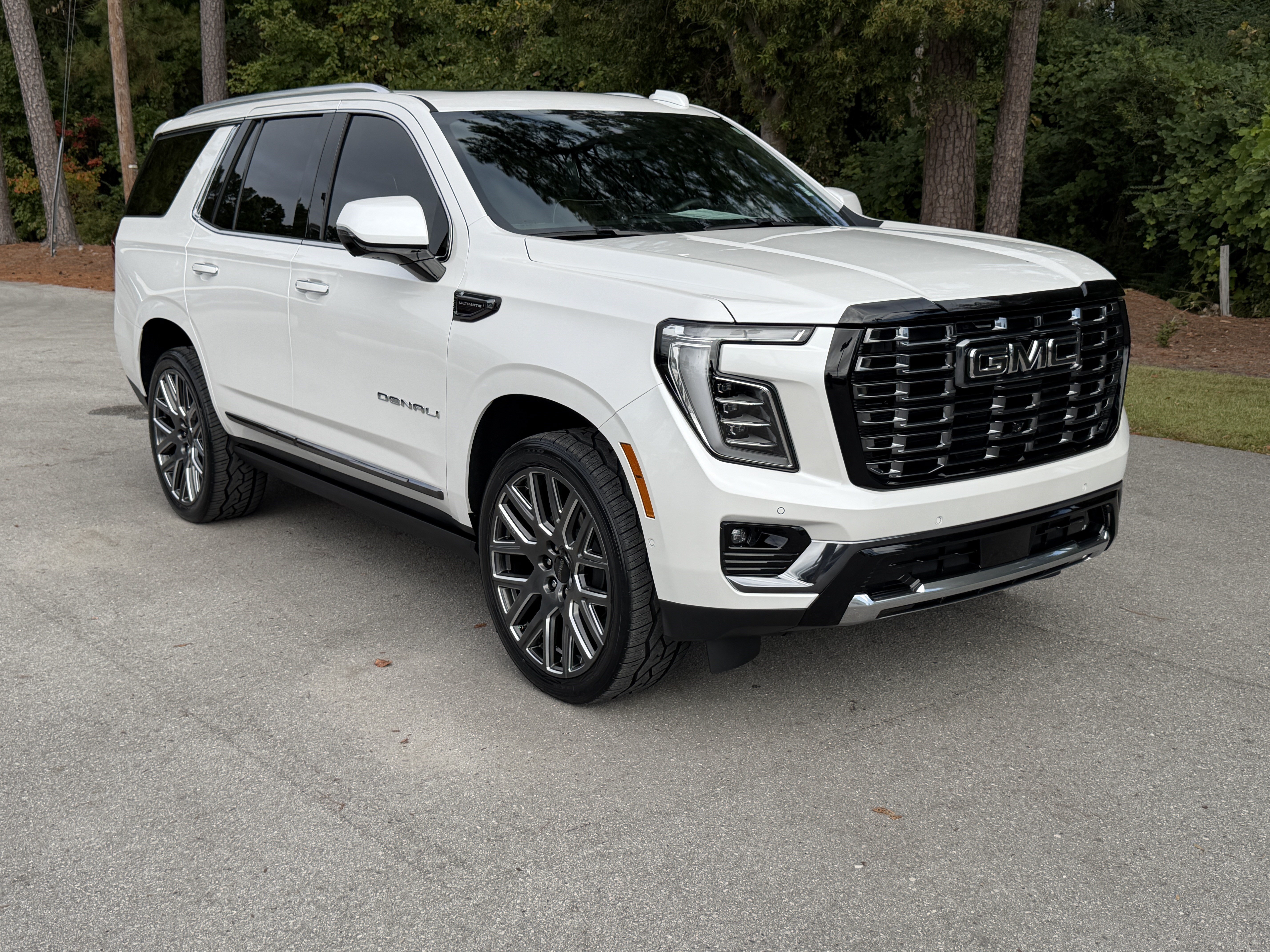 Used 2025 GMC Yukon Denali Ultimate AWD/4WD image 10