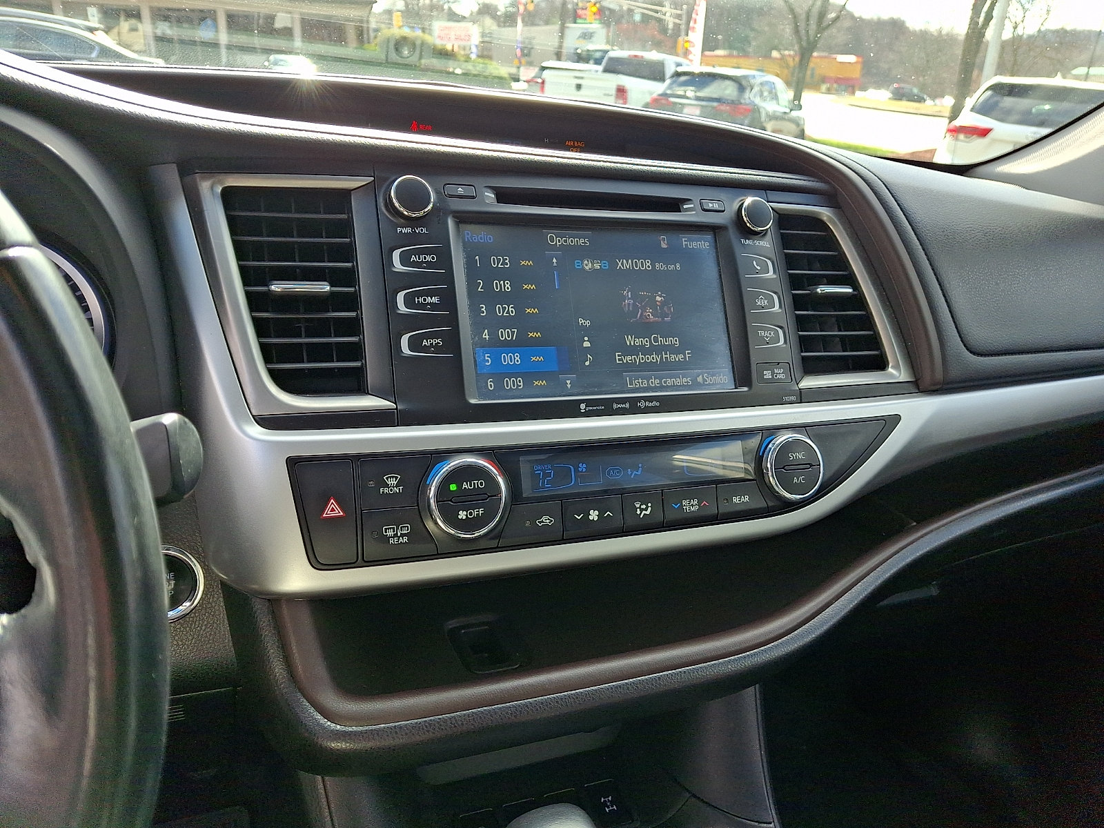 Used 2019 Toyota Highlander XLE AWD/4WD image 23