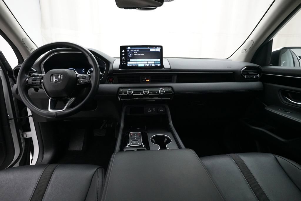 Certified 2024 Honda Pilot Touring image 5