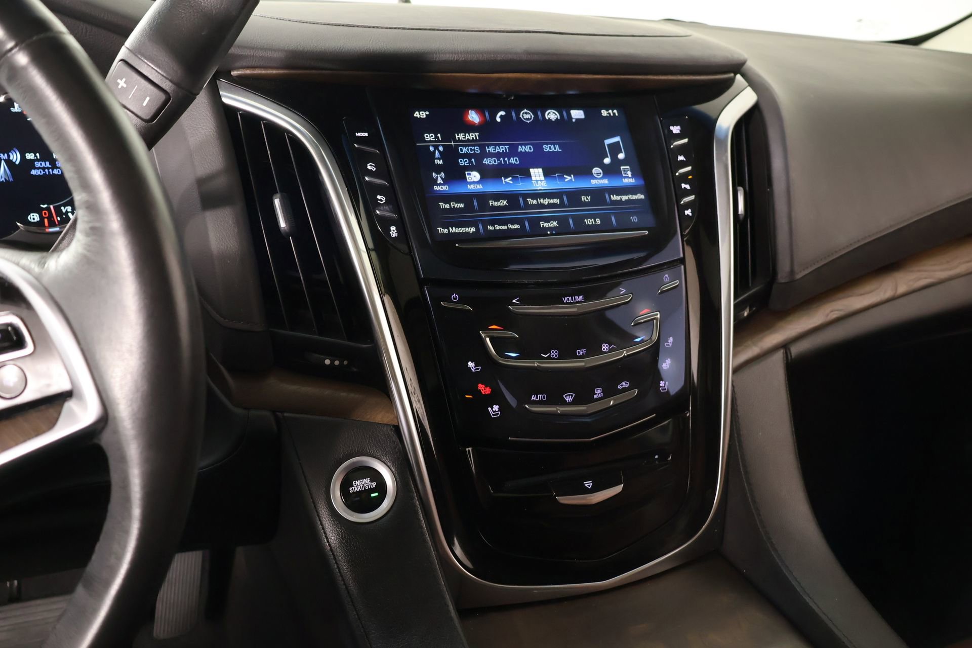 Used 2017 Cadillac Escalade Premium Luxury AWD/4WD image 5