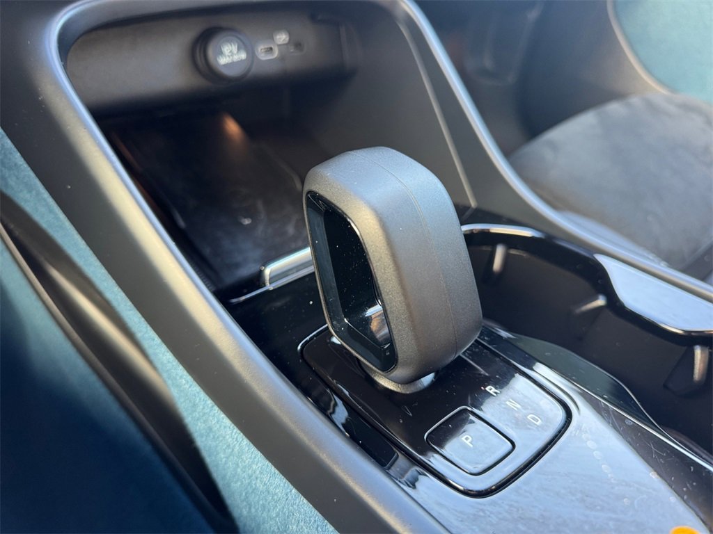 Certified 2022 Volvo C40 P8 Recharge Ultimate image 16